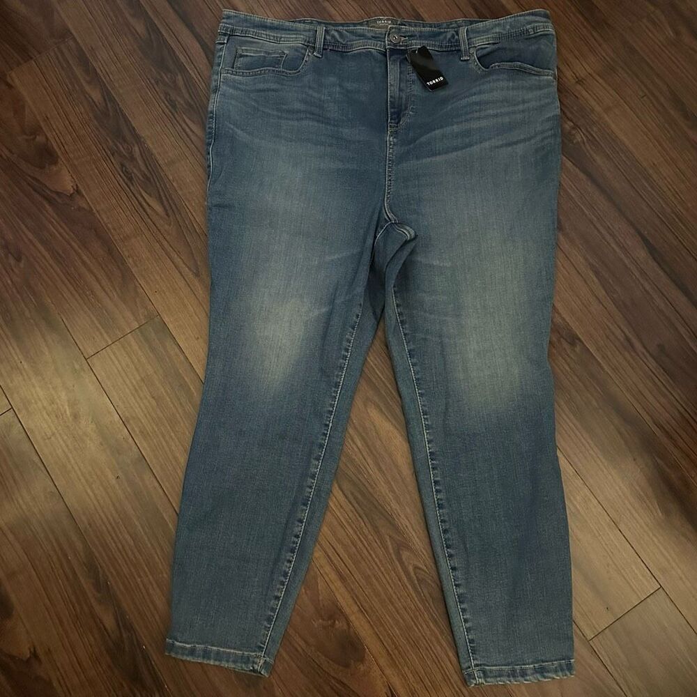 NWT torrid luxe skinny jeans 24 super soft medium wash